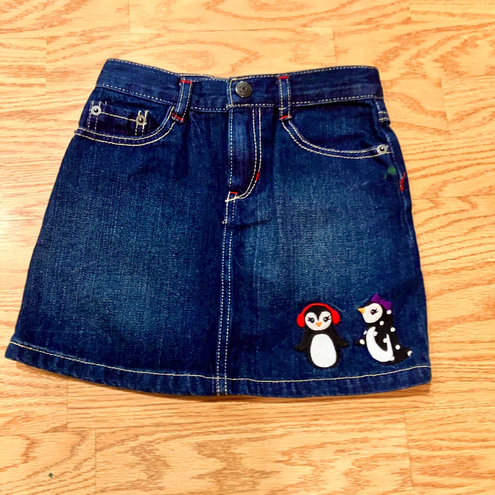 Girls designers skirt with penguins